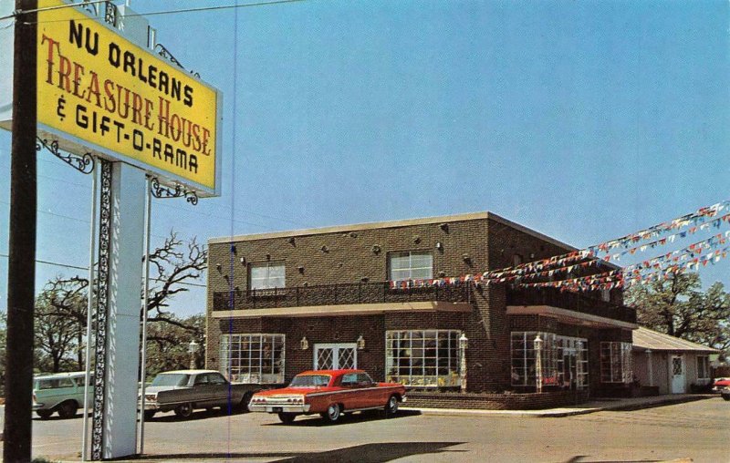 ARLINGTON, TX Texas  NU-ORLEANS TREASURE HOUSE Gift-O-Rama  ROADSIDE  Postcard