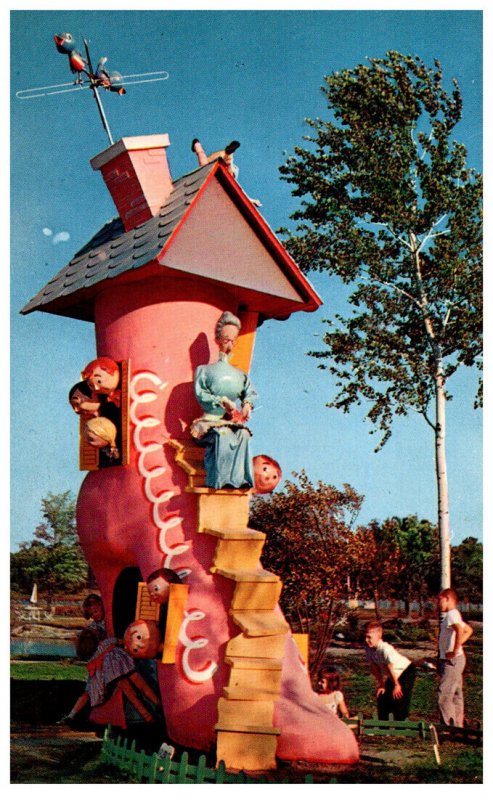 Wisconsin Dells Storybook Land  There Was an old Woman