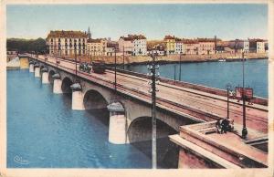 BF7260 roanne loire le pont et le quai de la loire france      France