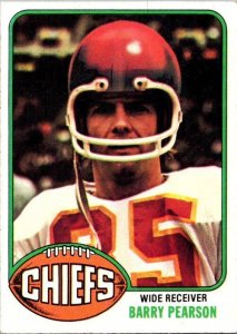 1976 Topps Football Card Barry Pearson Kansas City Chiefs sk4521