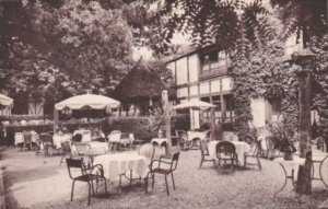 France Barbizon Un coin du Jardin Restaurant et la Vielle Maison des Peintres