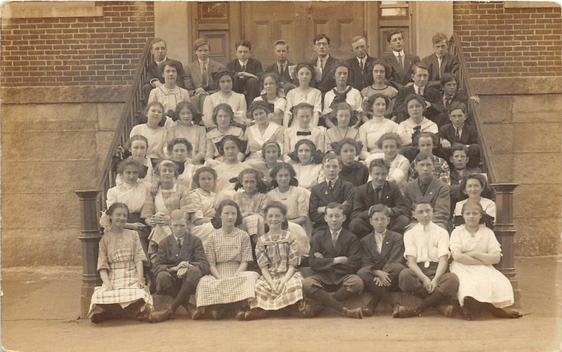 F86/ Montpelier Vermont RPPC Postcard c1910 Students School