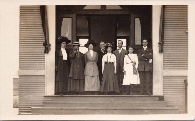 Group Portrait Family 8 People Hats Child Unknown Location RPPC Postcard E26 