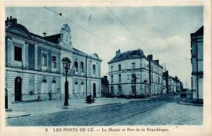 CPA Les PONTS-de-CÉ - La Mairie et Rue de la Republique (638088)