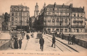 Vintage Postcard Angers Pont Du Centre Statue De Beaurepaire Et Trinile France