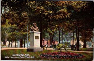 Postcard MONUMENT SCENE Grand Rapids Michigan MI AN0501