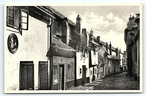 1930s PRAGUE THE GOLDEN LANE WHERE ALCHIMISTS LIVED STREET VIEW POSTCARD P90