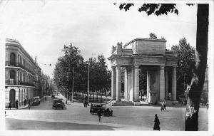 B107813 France Toulouse Le Monument aux Morts Street Cars Voitures real photo uk