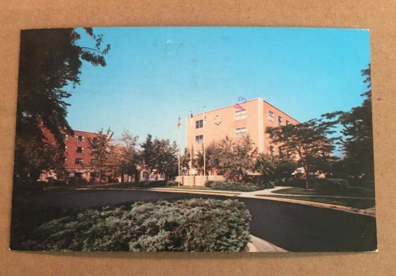 POSTCARD - 1977 USED - ENTRANCE OF THE WESTMINSTER PLACE APTS., EVANSTON, ILL.