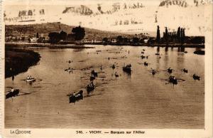 CPA VICHY Barques sur l'Allier (266741)