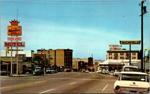 Postcard NV Tonopah Street Scene Kelly & Mizrah Hotels Classic Cars 1960s K54
