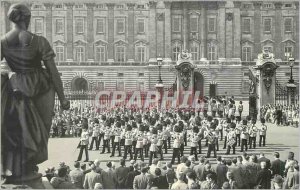 Modern Postcard Buckingham Palace London Militaria