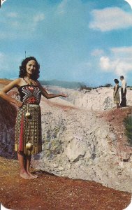 Rotorua NZ, Beautiful Maori Woman Guide Rainbow Crater, Indigenous People, Teich