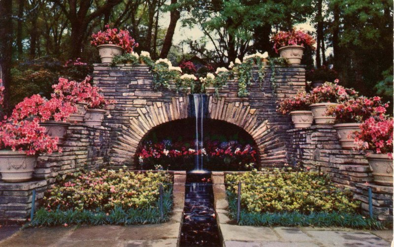 AL - Mobile. Bellingrath Gardens. Waterfall Fountain