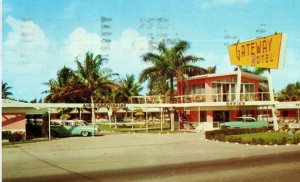 Gateway Motel Ft Lauderdale Florida Postcard w Vintage Cars in Driveway 1962