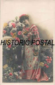 WOMAN IN STYLISH CLOTHING & COLOR FLOWERS~ETOILE PARIS PHOTO SERIE 1011 POSTCARD