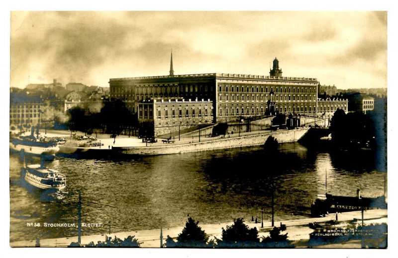 Sweden - Stockholm. Royal Palace    *RPPC