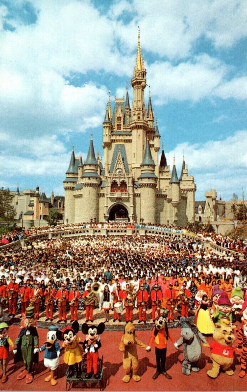 Florida Orlando Walt Disney World Cinderella Castle With Mickey Mouse and Cas...