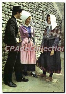 Postcard Modern Ile D'Oleron Dating Couple In Clothing From Sunday