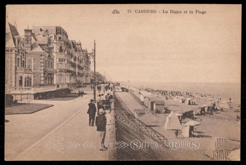 CABOURG - La Digue et la Plage