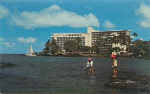 Hilo Hawaii Naniloa Hotel, Girls, Boat in Water Vintage Chrome Postcard Unused