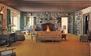 SUNAPEE, NH New Hampshire SEMINOLE POINT LODGE Lounge~Fireplace ROADSIDE c1950's