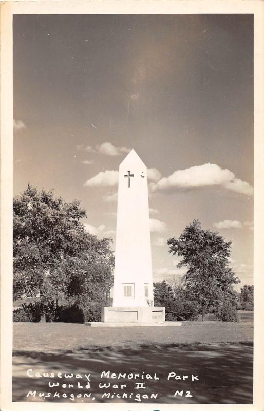 D7/ Muskegon Michigan Real Photo RPPC Postcard c40s Memorial Park World War II