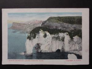 Norther Ireland: Gaint's Causeway Ladies Wishing Rock - Old Postcard by F.F.& Co