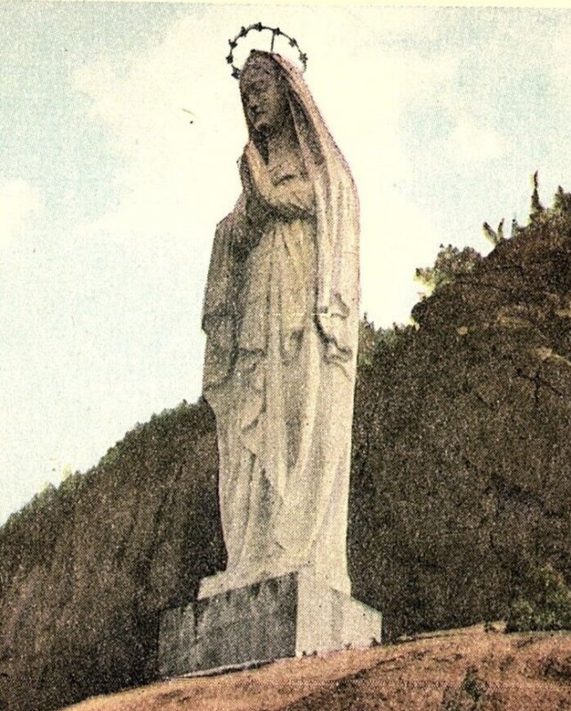 1930s QUEBEC NOTRE-DAME SAGUENAY RELIGIOUS STATUE MONUMENT POSTCARD 43-105