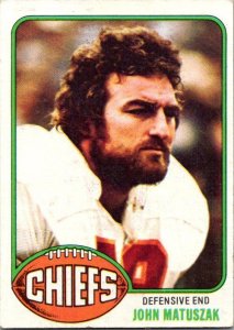 1976 Topps Football Card John Matuszak Kansas City Chiefs sk4529