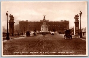 Postcard RPPC c1920s London England Queen Victorial Memorial & Buckingham Palace