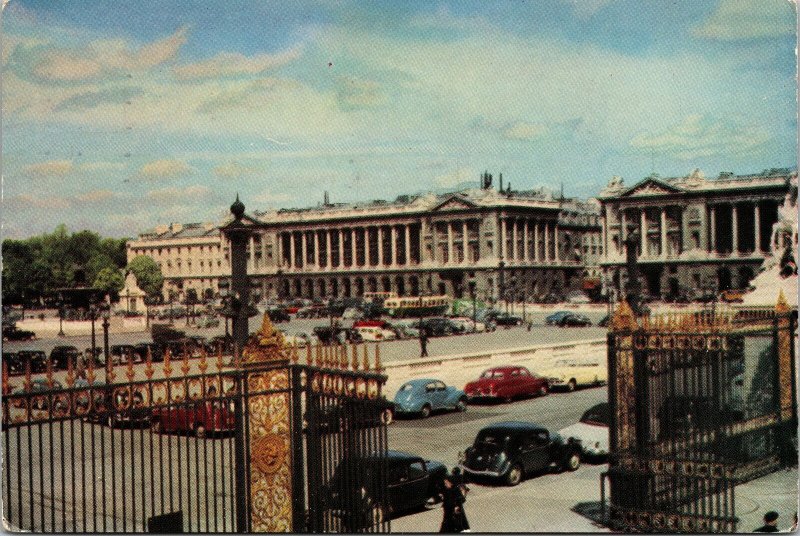 VINTAGE CONTINENTAL SIZE POSTCARD CLASSIC CARS STREET SCENE PARIS 1956