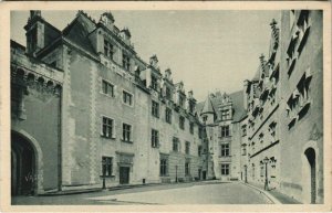 CPA PAU - Le Chateau La Cour d'honneur (126638)