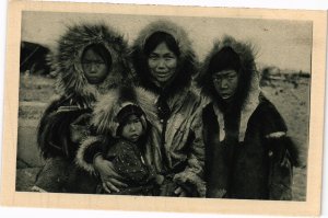 PC EN FAMILLE CHEZ LES ESQUIMAUX DU DETROI DE BEHRING AK US (a28936) 