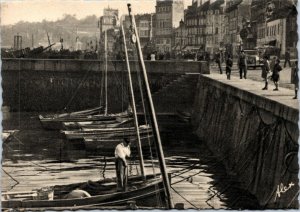 Postcard France Cherbourg -  Les Quais