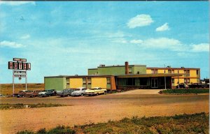 Medicine Hat, Alberta Canada PARK LANE MOTOR HOTEL Motel~Cafe~50's Cars Postcard