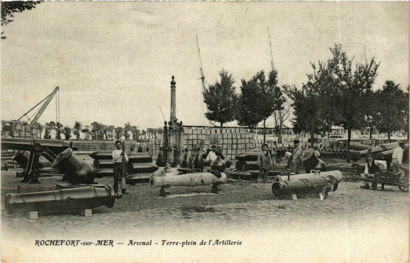 CPA ROCHEFORT-sur-MER - Arsenal - Terre-plein de l'Artillerie (976098)
