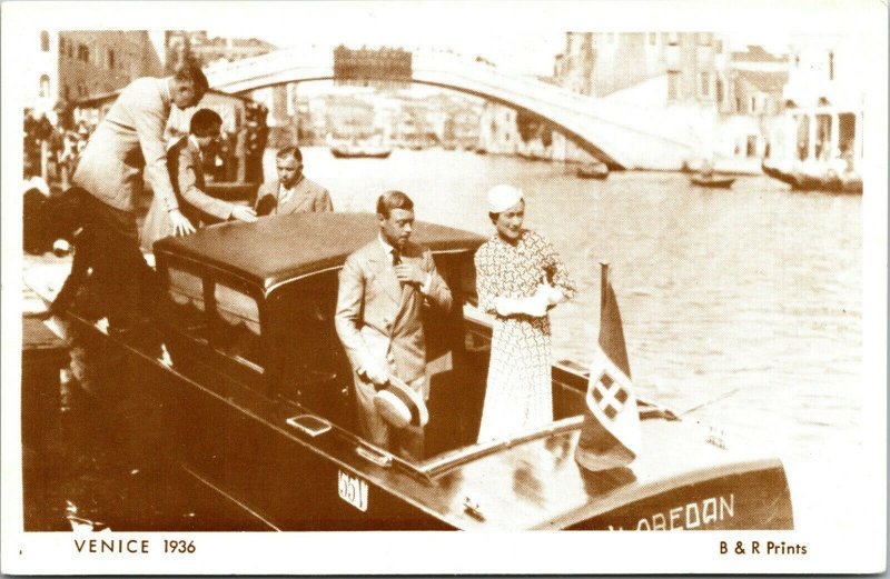 Duke of Windsor & Mrs Simpson Venice 1936 Reproduction Postcard 