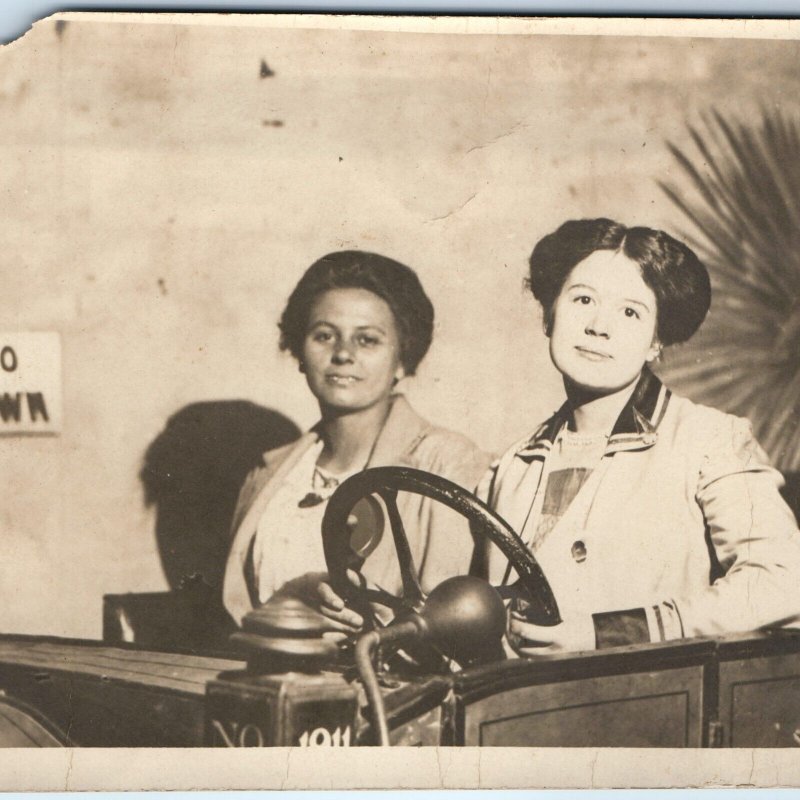 1911 Beardstown, IL RPPC Cute Young Ladies Real Photo Car Portrait Postcard A78