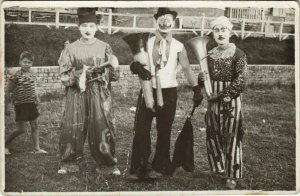 CPA carte photo AULT arlequin clown ABIMÉE! (18552)