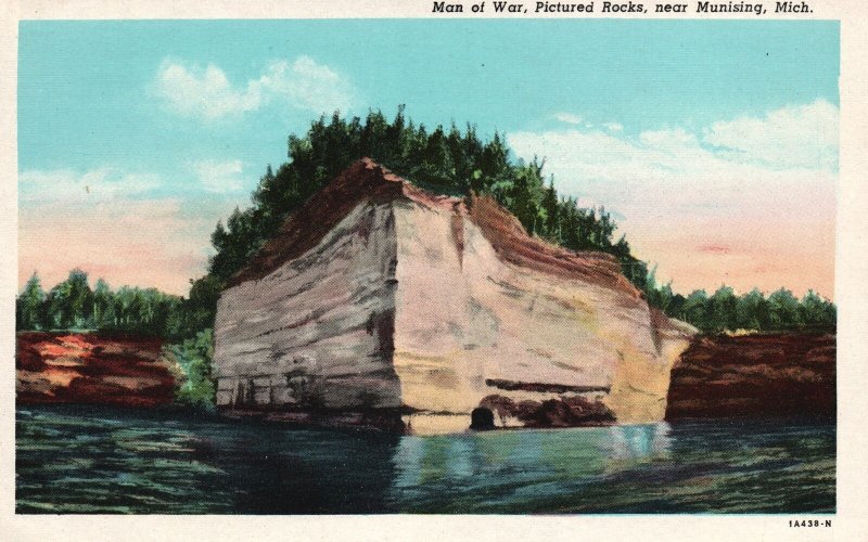 Vintage Postcard Man of War Pictured Rocks Formation Near Munising Michigan MI