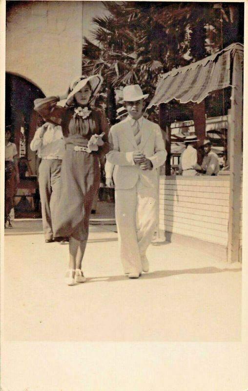 STYLISH DRESSED MAN & WOMAN-BOTH WITH HATS~1930s REAL PHOTO POSTCARD