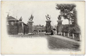 The Trophy Gates, Hampton Court Palace, LONDON, England, UK, PU-1906