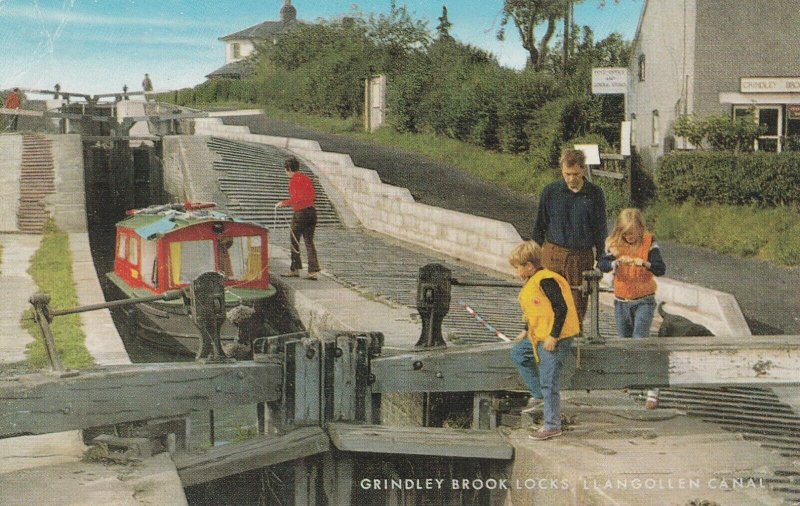 GRINDLEY BROOK LOCKS, LLANGOLLEN CANAL, Shropshire - Vintage POSTCARD