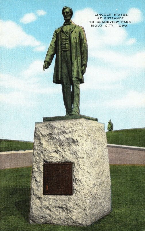 Vintage Postcard Lincoln Statue Entrance To Grand View Park Sioux City Iowa IA