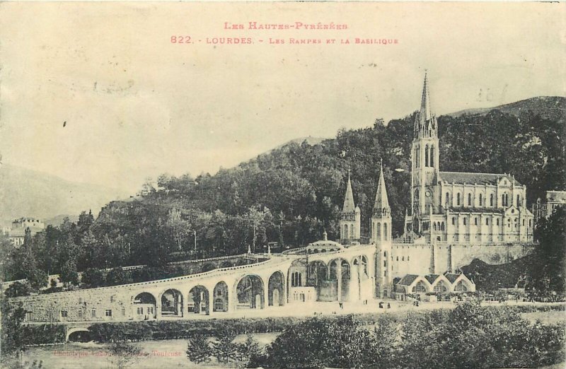 Postcard France Lourdes Les Ramps et la Basilique