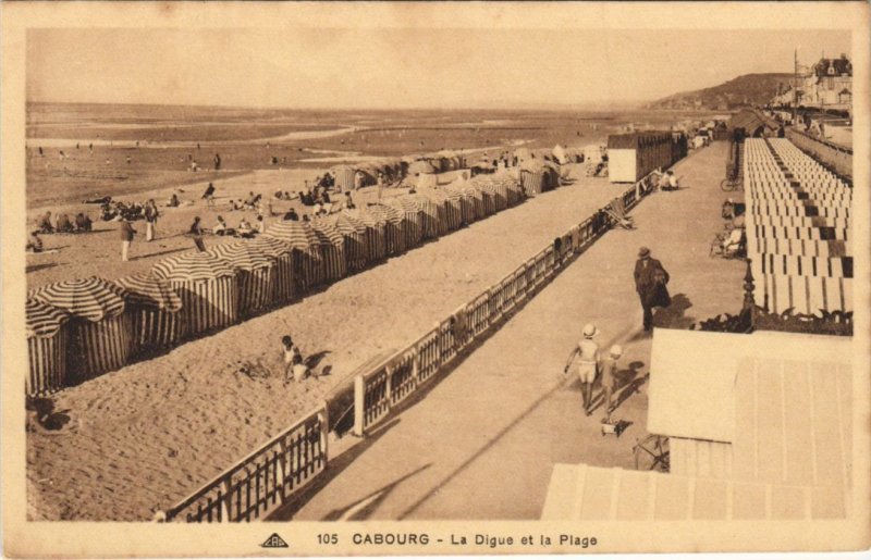 CPA CABOURG La Digue et la Plage (1229671)