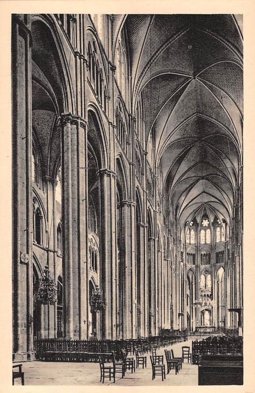 BR72906 la cathedrale nef bourges   france