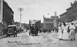 Independence Iowa~Ladies Corss Main Street~Horse Wagon~Car~Bridge~CU Williams 