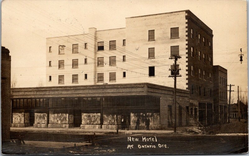 Real Photo Postcard Hotel in Ontario, Oregon~134163 